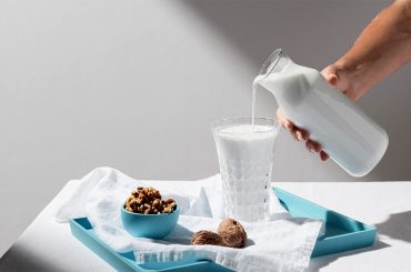 oat milk vs almond milk