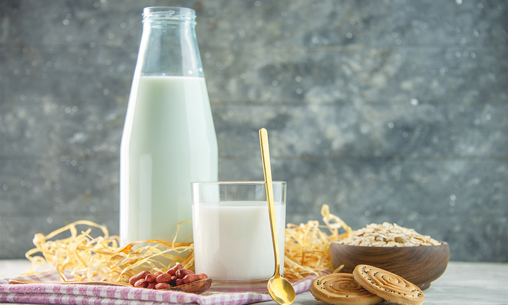 oat milk vs almond milk